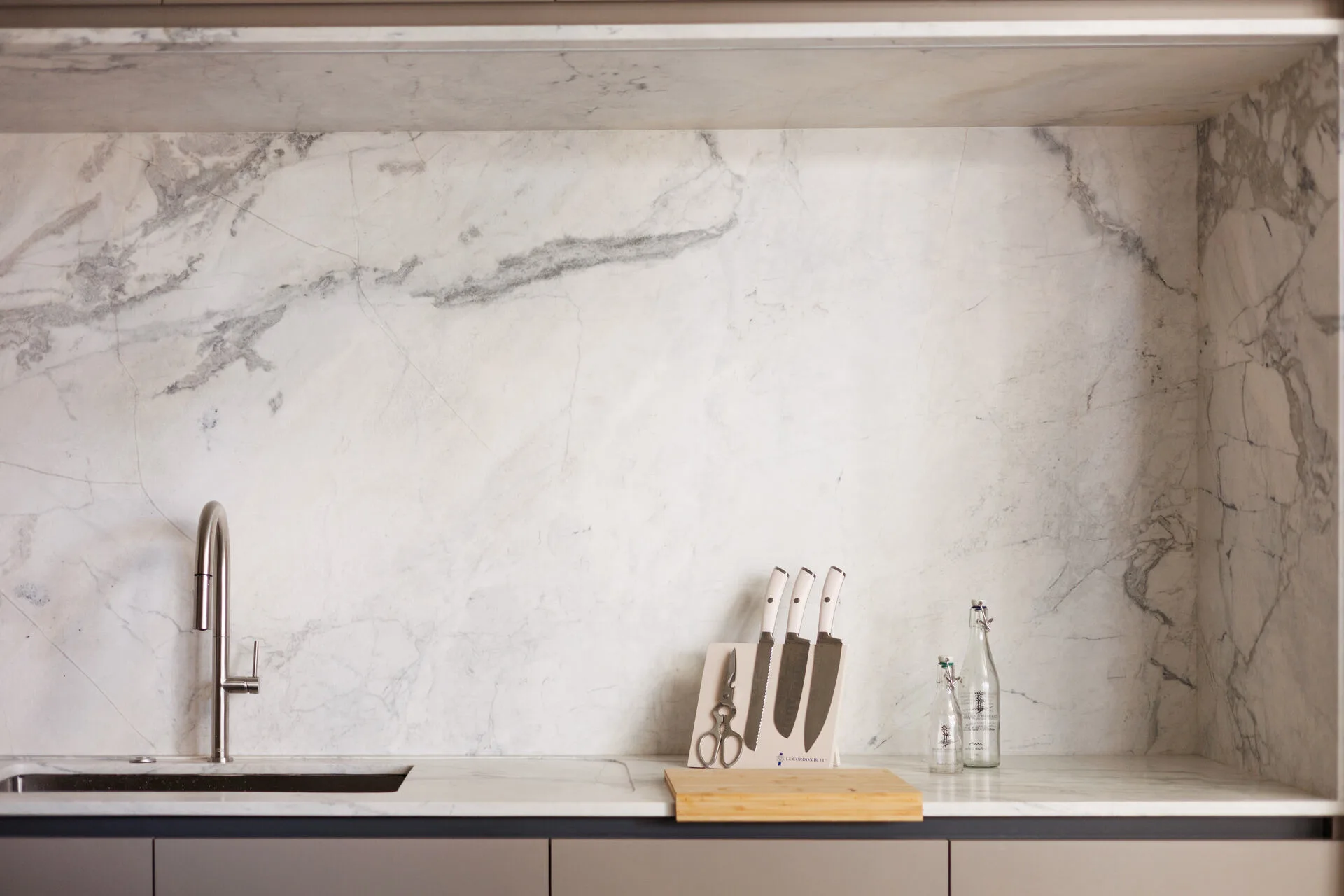 Backsplash em Calacatta