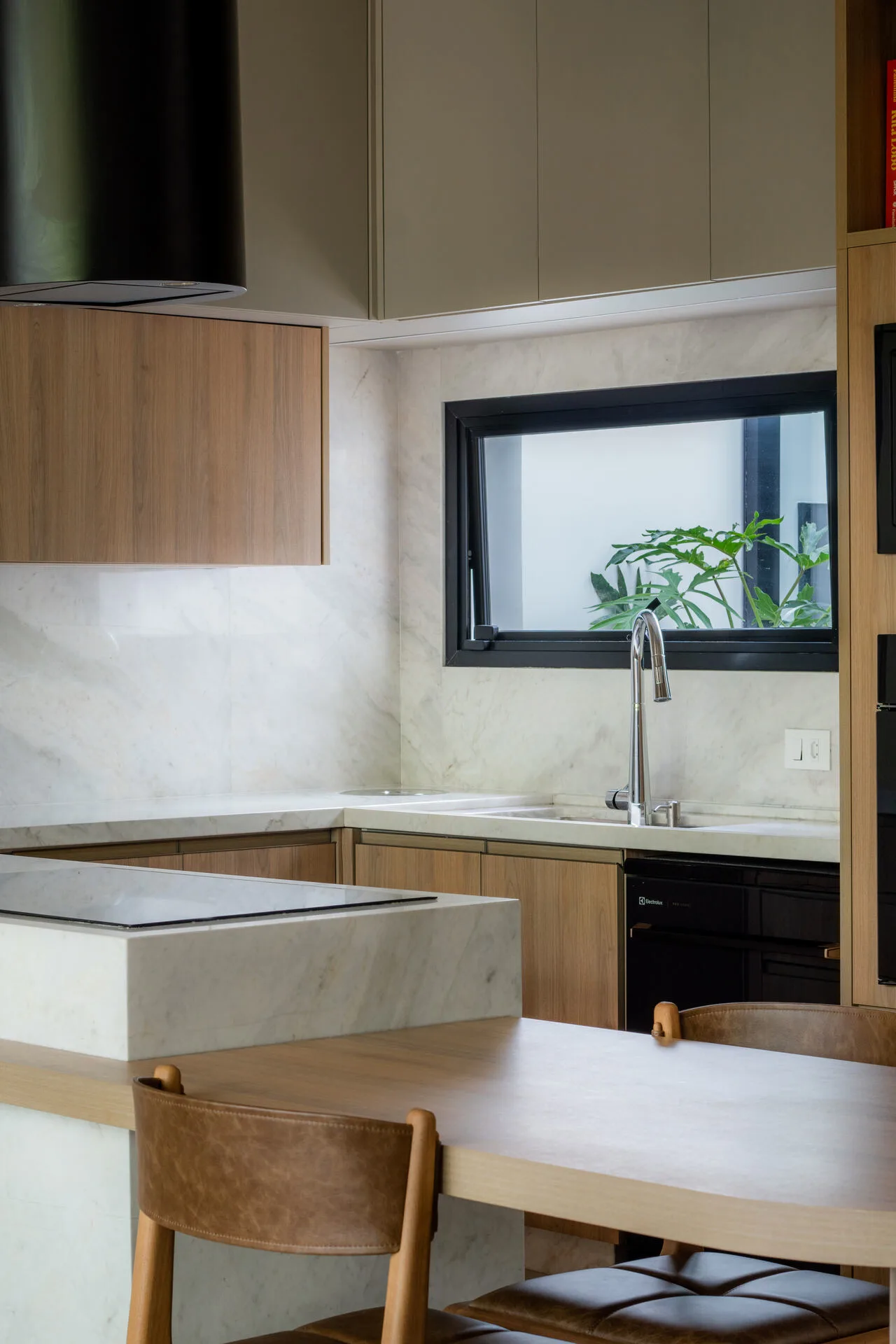 Cozinha com Bancada em Mármore