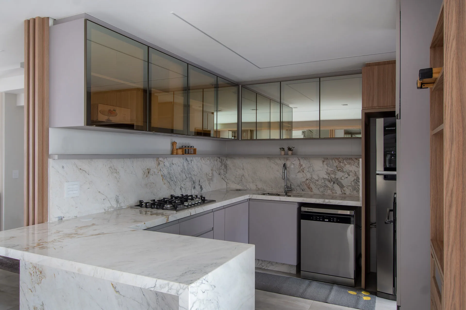Cozinha com Ilha em Mármore