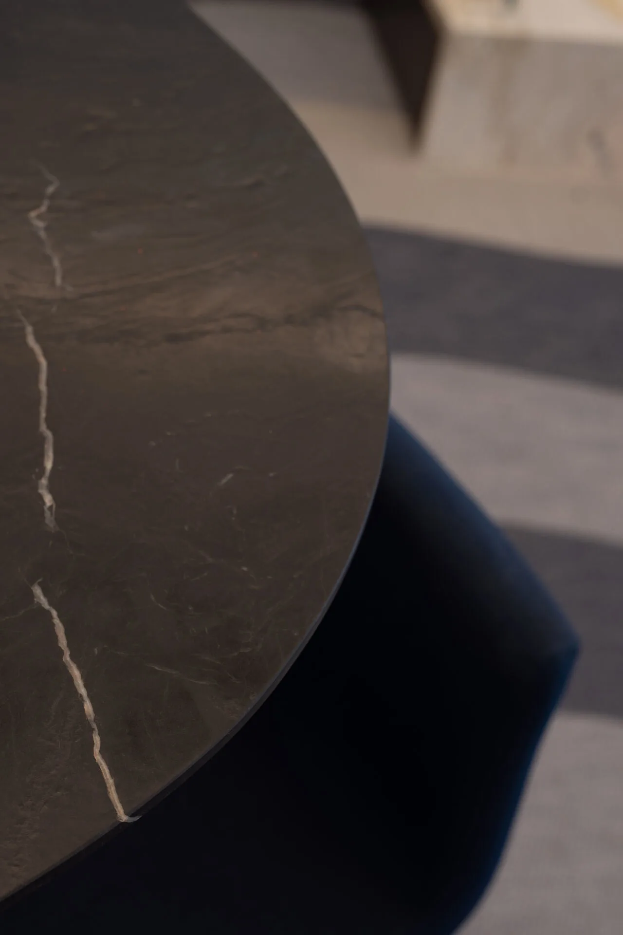 Detalhe de Mesa em Granito Negro
