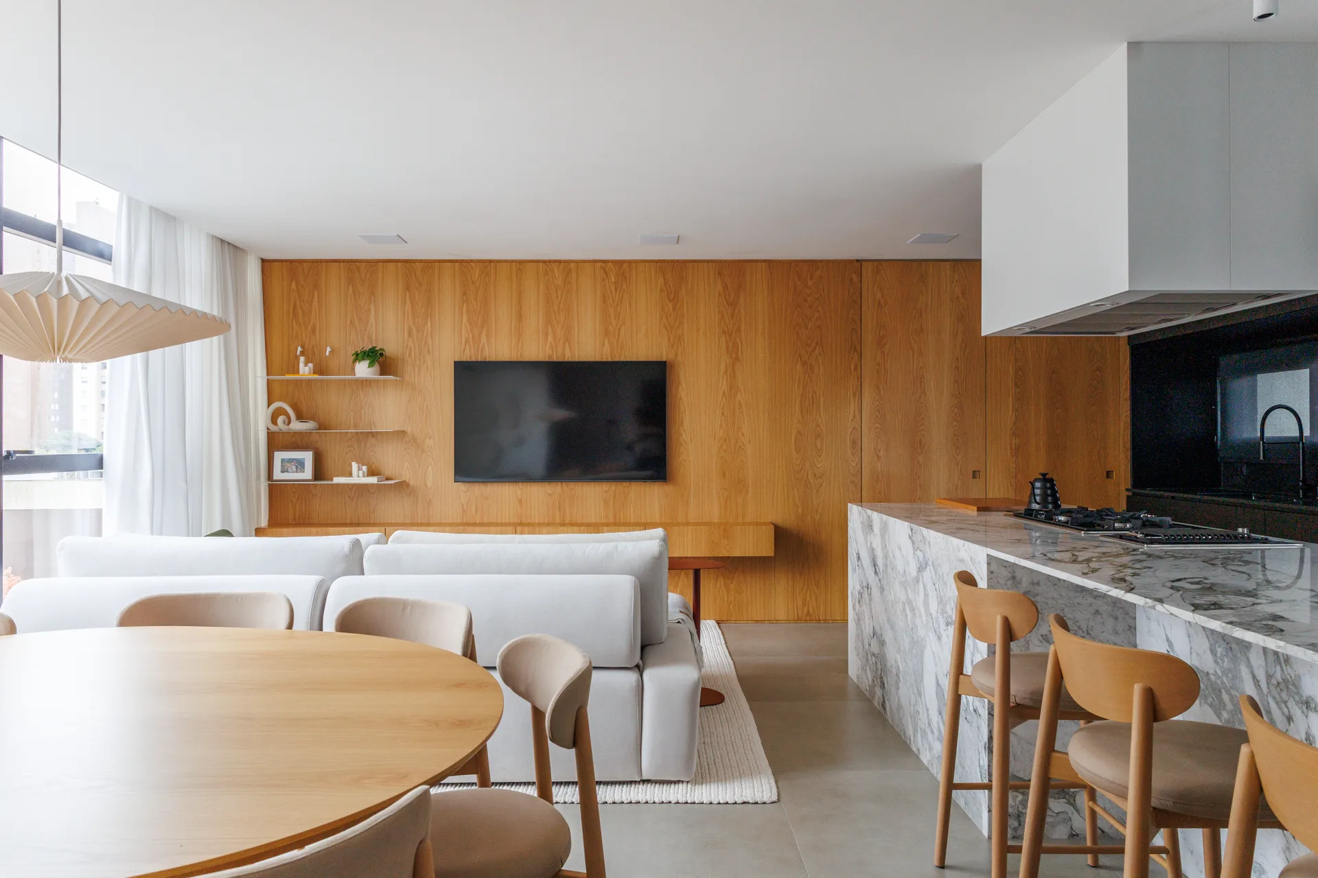 Sala Integrada com Ilha de Pedra — Projeto NERO