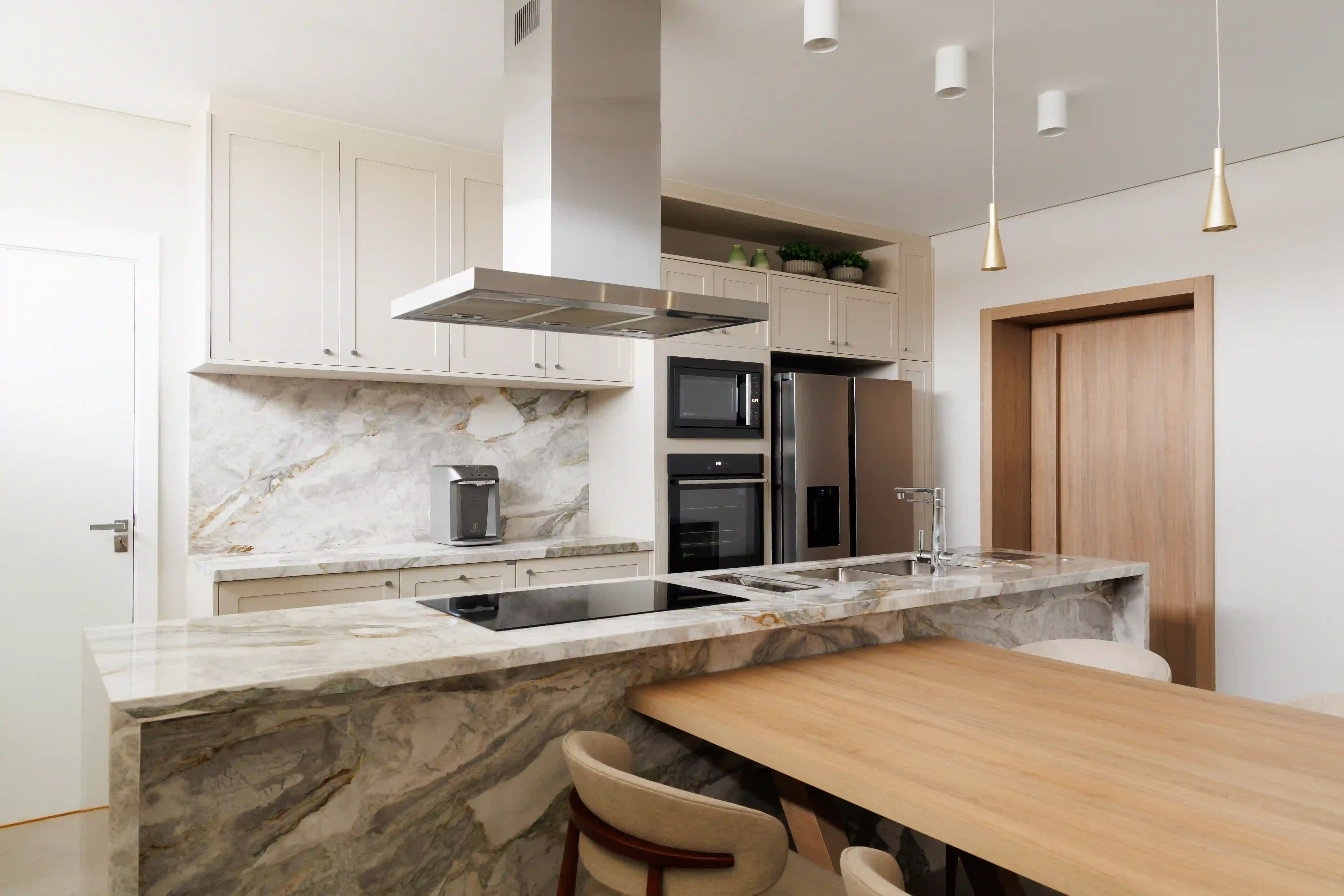 Cozinha Integrada com Ilha — Quatro Barras